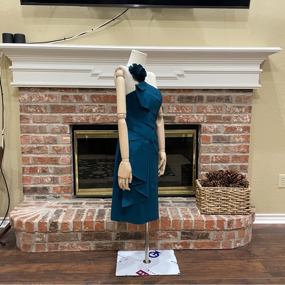 Romeo & Juliet Couture deep turquoise satin one shoulder dress / S / NWOT - Picture 13 of 15
